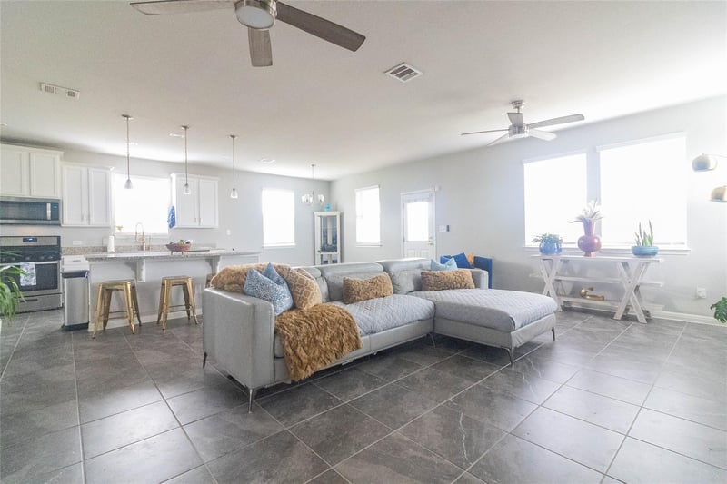 661 Cinnamon Teal LN, Leander, TX 78641
