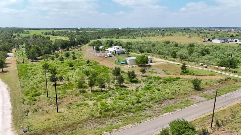 2690 County Road 466, Elgin, TX 78621