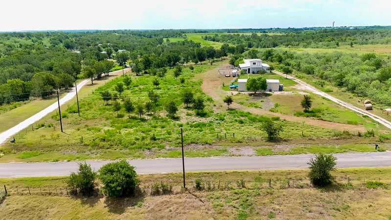 2690 County Road 466, Elgin, TX 78621