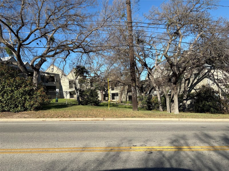 1514 Parker LN #111, Austin, TX 78741