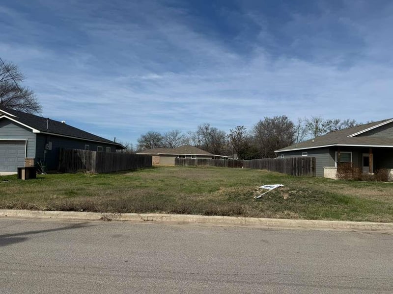 612 Briggs ST, Lampasas, TX 76550
