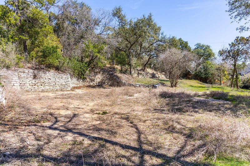 902 Yaupon Valley RD, West Lake Hills, TX 78746