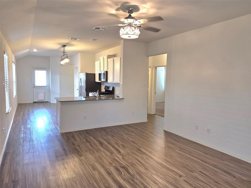 117 Wind Flower LN, Liberty Hill, TX 78642