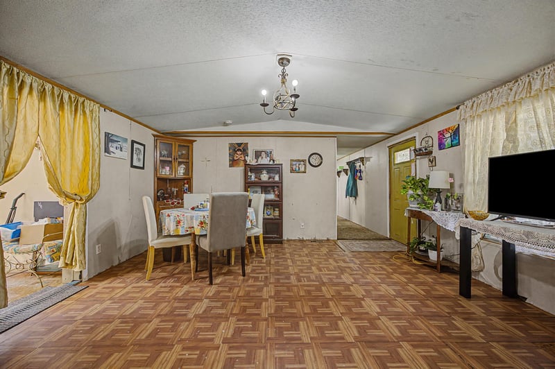 105 Austin DR, Paige, TX 78659
