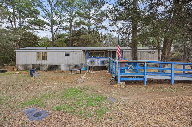 105 Austin DR, Paige, TX 78659