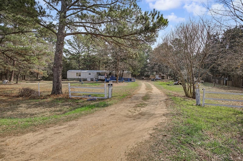 105 Austin DR, Paige, TX 78659