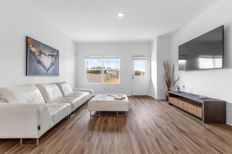 432 Wolf Springs RD, Georgetown, TX 78628