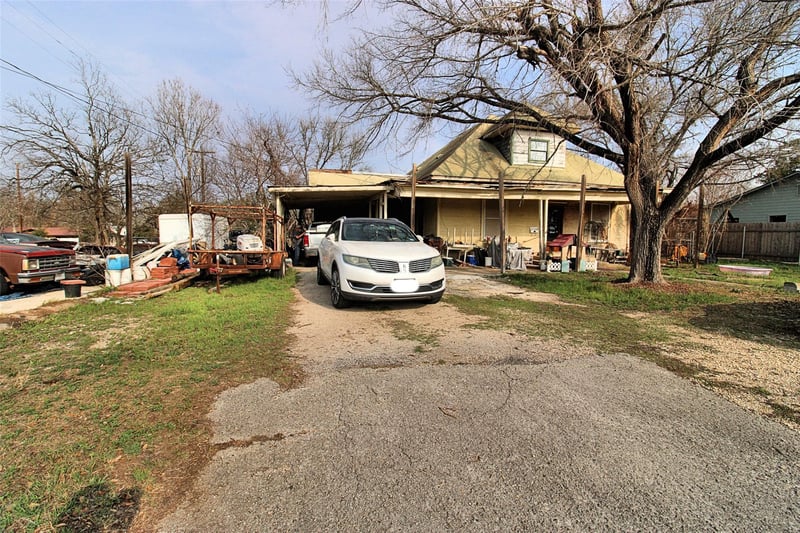 402 Trinity ST, Lockhart, TX 78644