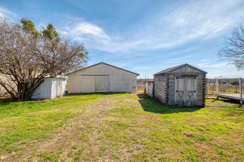 829 State Highway 21 Hw, Cedar Creek, TX 78612