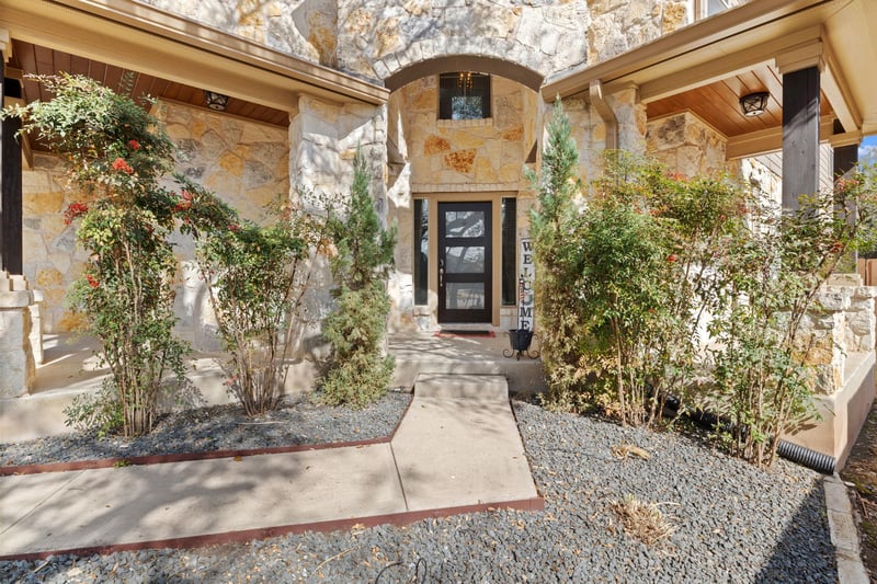 208 Arrezo LN, Georgetown, TX 78628