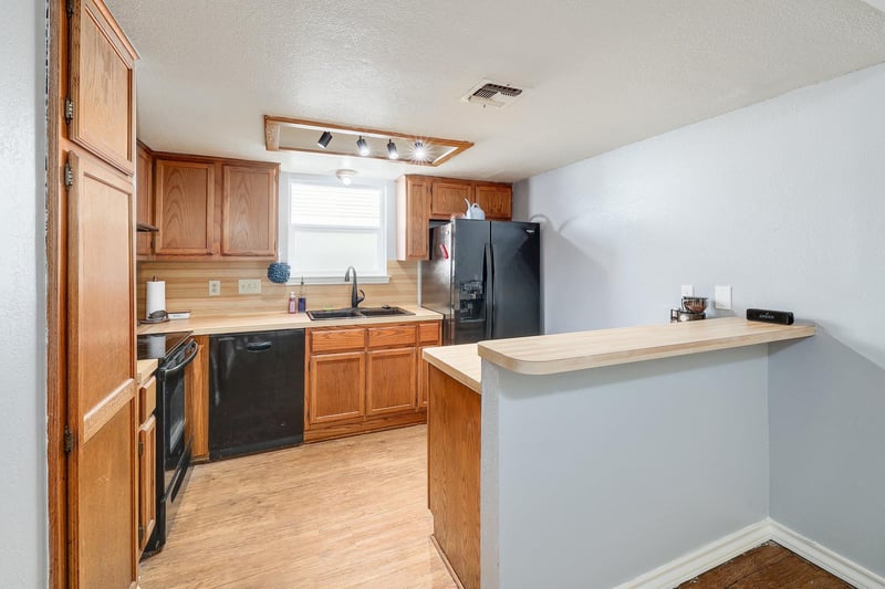 703 Valley View DR #A & B, Pflugerville, TX 78660