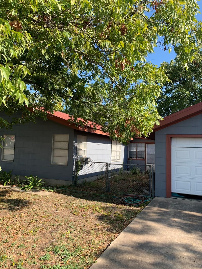 709 W 11th ST, Elgin, TX 78621
