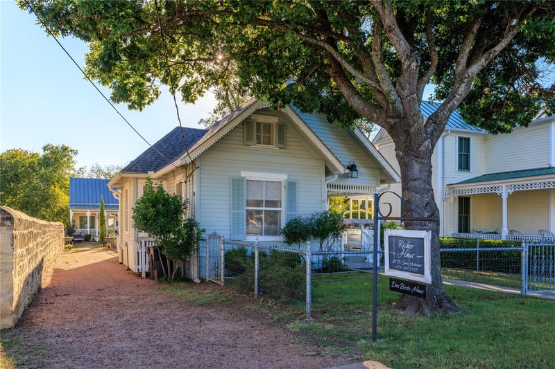 119 San Antonio ST, Fredericksburg, TX 78624