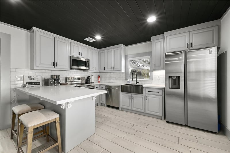 2903 Oak Ridge DR, Spicewood, TX 78669