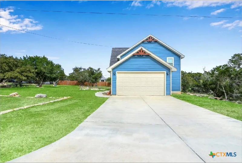 1009 Eagle Flight DR, Canyon Lake, TX 78133