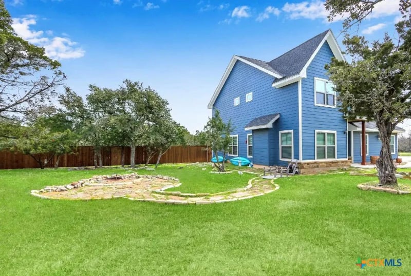 1009 Eagle Flight DR, Canyon Lake, TX 78133