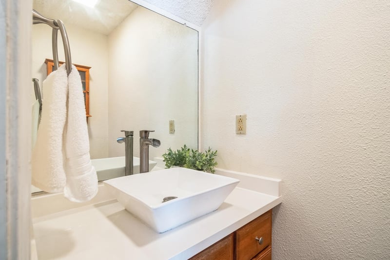 3008 Whisper Oaks LN #B, Georgetown, TX 78628