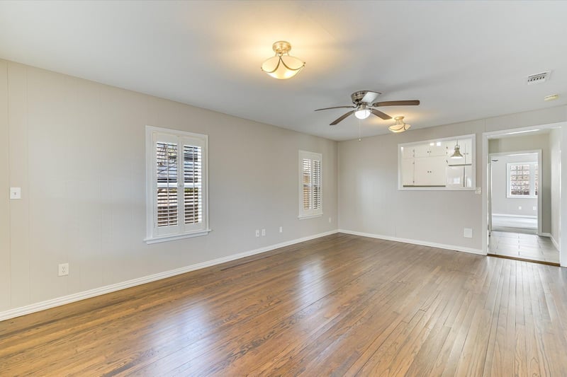 318 NW Loop 230 Hw, Smithville, TX 78957