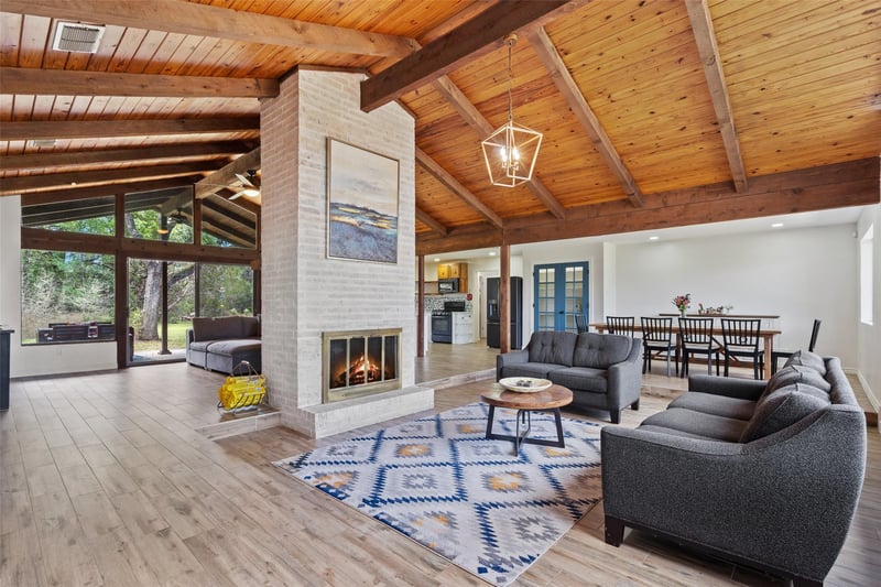 121 Merrywood LN, San Marcos, TX 78666