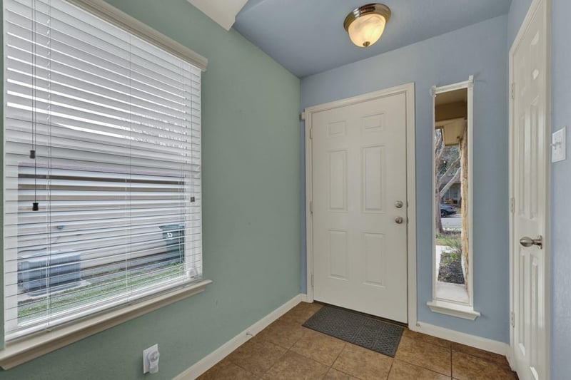2210 Meadow View DR, San Marcos, TX 78666