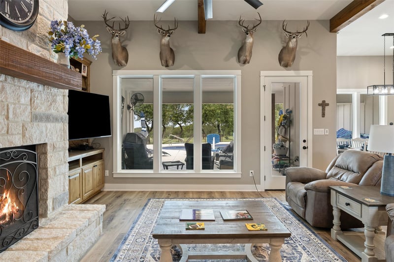 210 Levon LN, Burnet, TX 78611