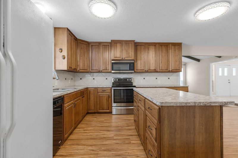 81 Family CIR, Hutto, TX 78634