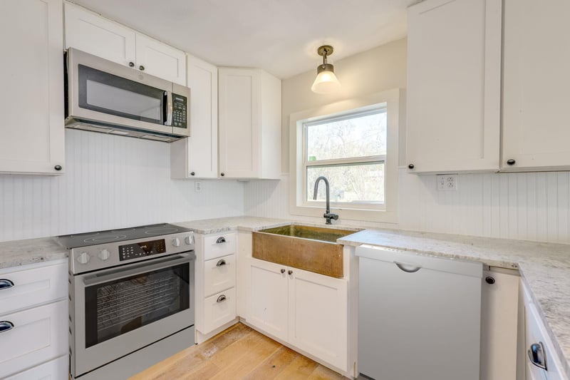 318 Avenue C, Elgin, TX 78621