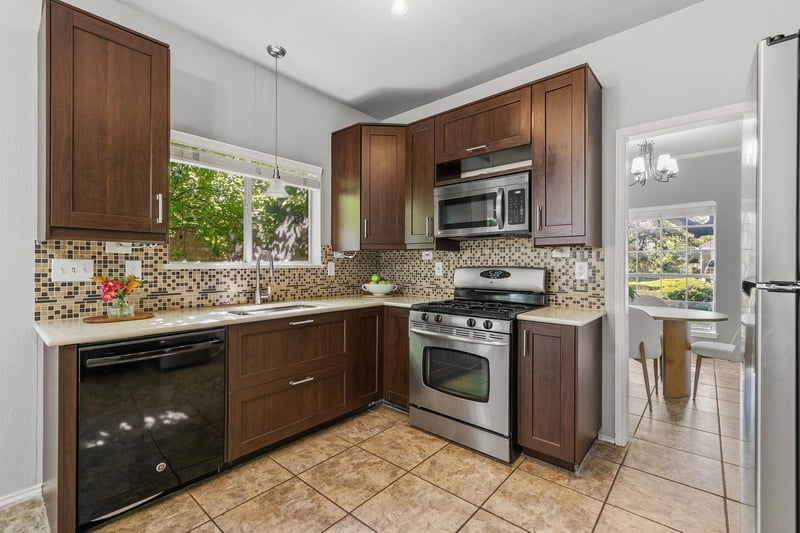 2402 Sparrow DR, Round Rock, TX 78681