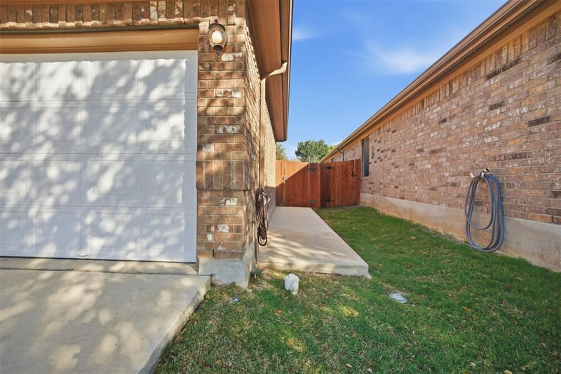 137 Orchard Hill TRL, Buda, TX 78610