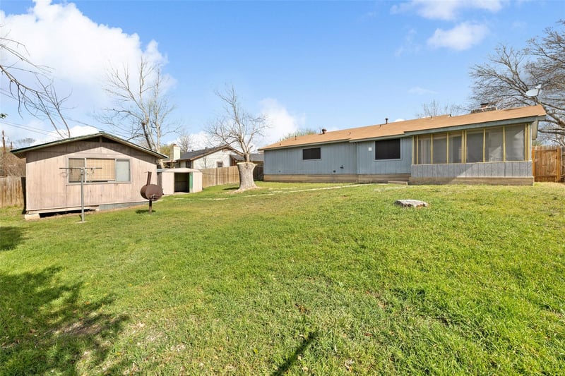 2303 Carolyn DR, Taylor, TX 76574
