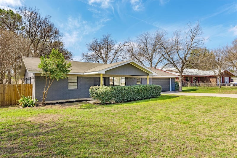 1106 Hackberry DR, Marble Falls, TX 78654