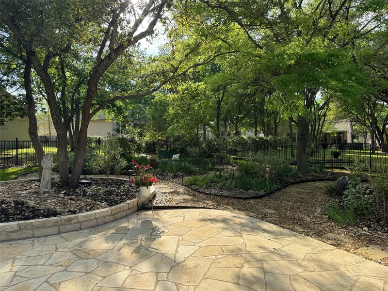 290 Whispering Wind DR, Georgetown, TX 78633