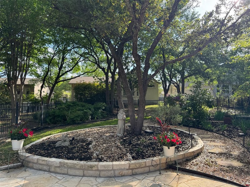 290 Whispering Wind DR, Georgetown, TX 78633