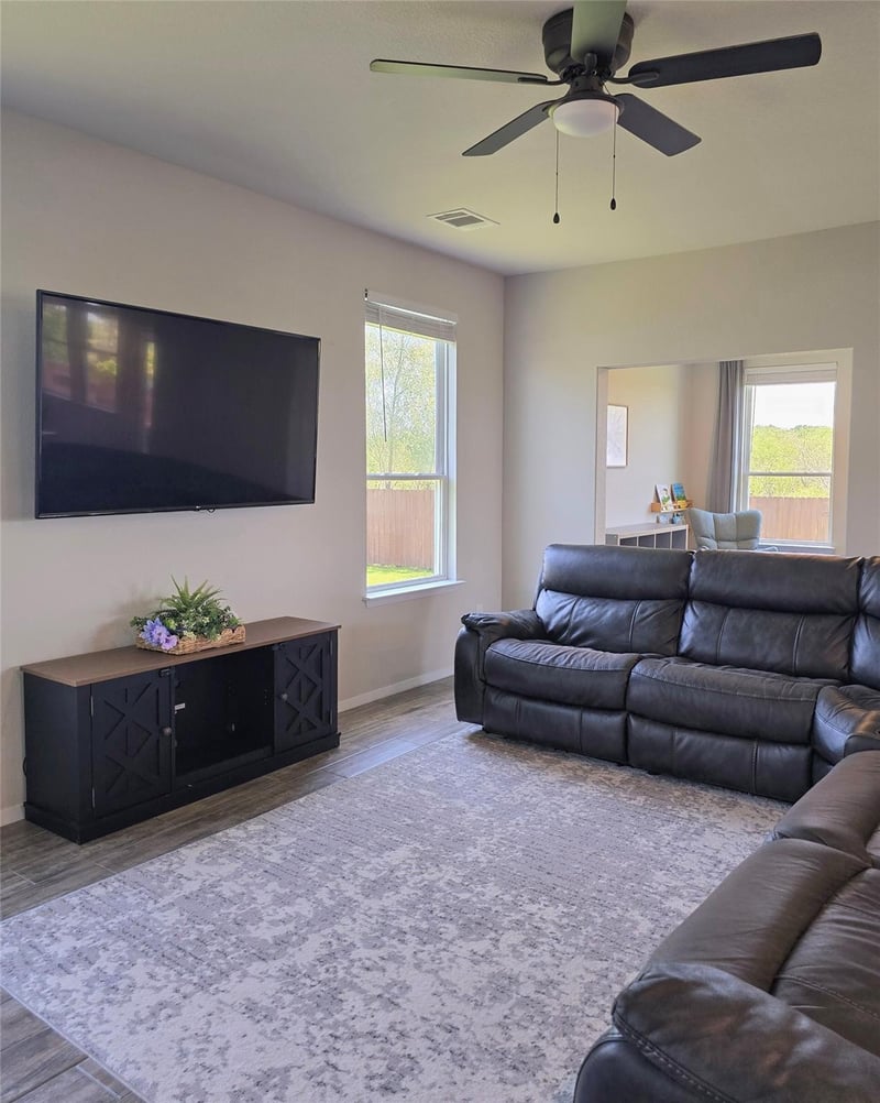 236 Blue Agate CT, Jarrell, TX 76537