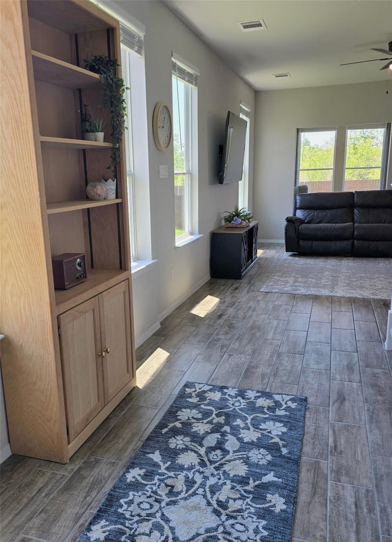 236 Blue Agate CT, Jarrell, TX 76537