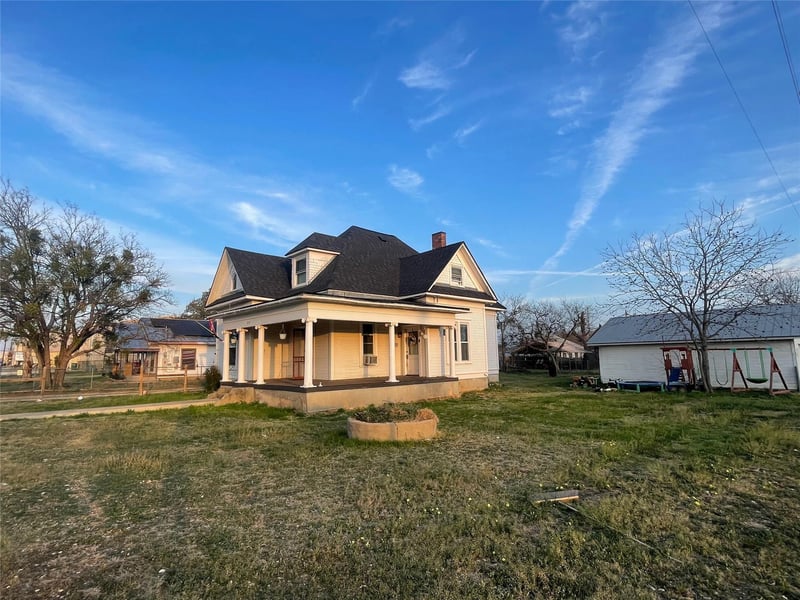 215 Main ST, Lometa, TX 76853