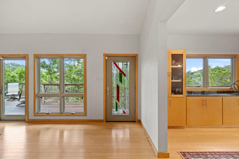 701 Yaupon Valley RD, West Lake Hills, TX 78746