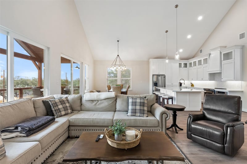 3160 Lakeview DR, Canyon Lake, TX 78133