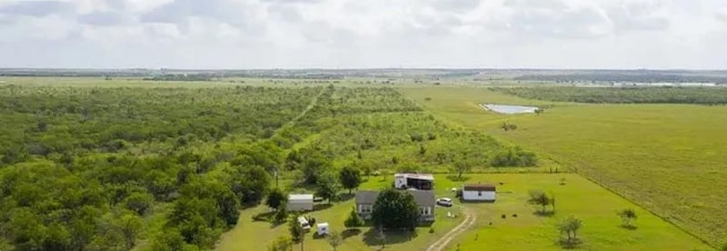 415 Holz RD, Niederwald, TX 78640