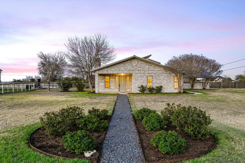 122 Forest Lake DR, Del Valle, TX 78617