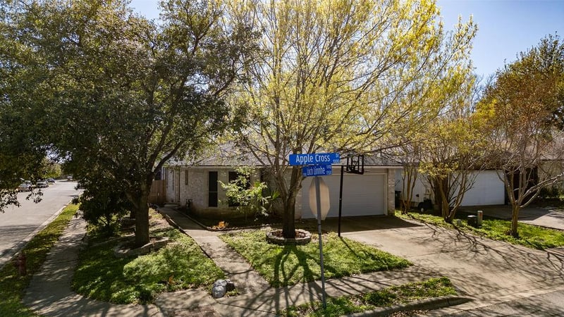 1001 Apple Cross DR, Pflugerville, TX 78660