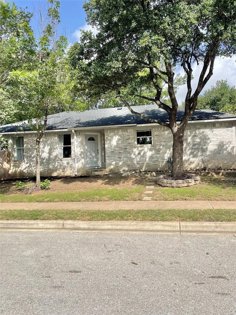 1001 Apple Cross DR, Pflugerville, TX 78660