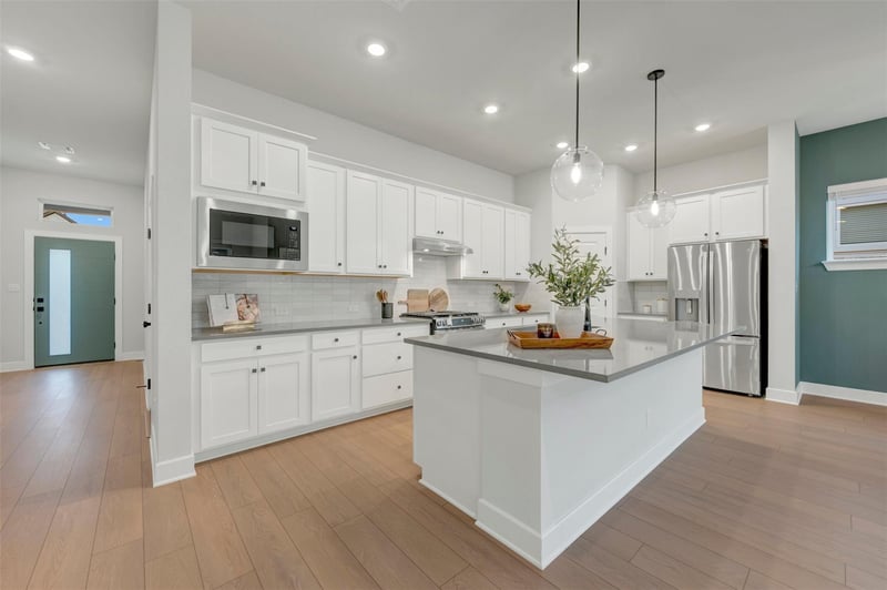 271 Twistleaf DR, Buda, TX 78610