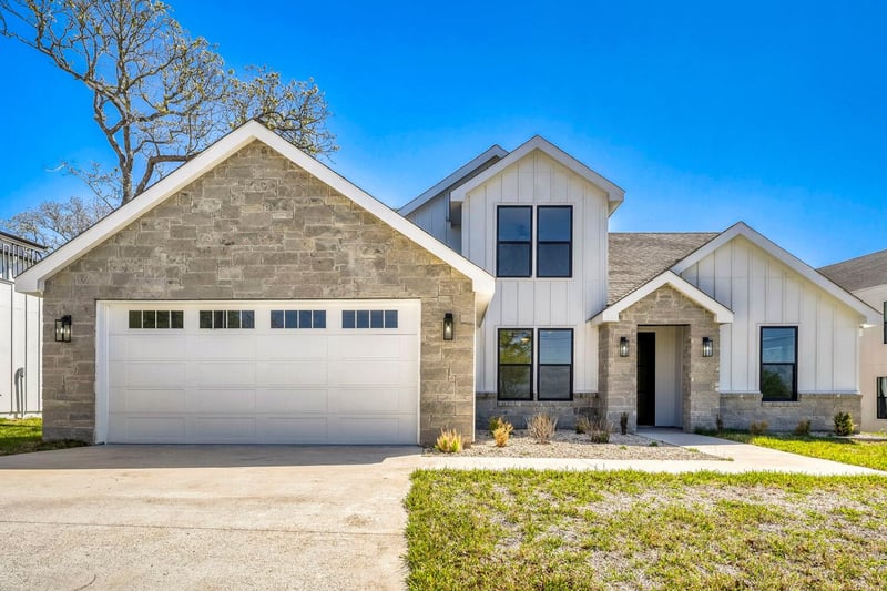 208 Ulupau CIR, Bastrop, TX 78602