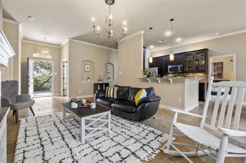 10033 Longhorn SKWY, Dripping Springs, TX 78620
