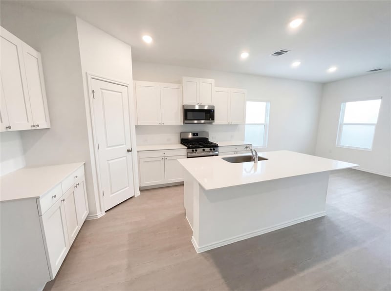 501 Vantage DR, Hutto, TX 78634