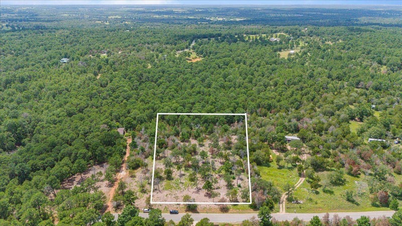 000 Pine Valley Loop, Smithville, TX 78957