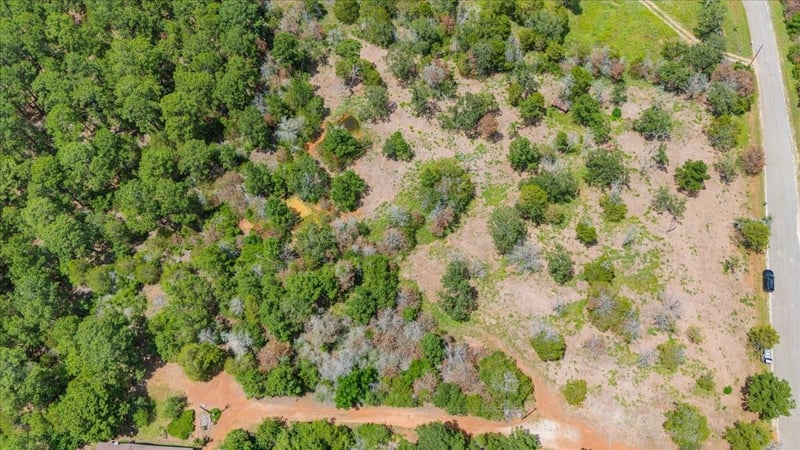 000 Pine Valley Loop, Smithville, TX 78957