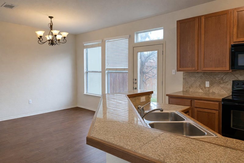 2410 Great Oaks DR #802, Round Rock, TX 78681