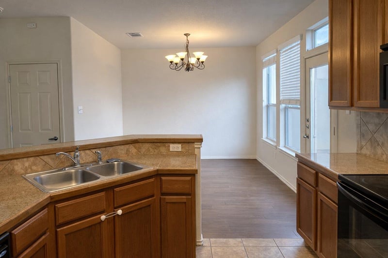 2410 Great Oaks DR #802, Round Rock, TX 78681